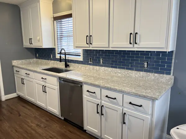 Kitchen tile backsplash